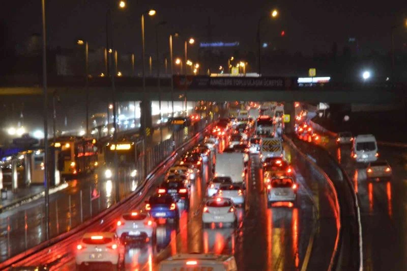 İstanbul güne yağmurla uyandı
