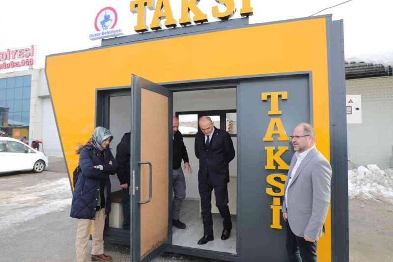 Belediye taksi duraklarını yeniliyor
