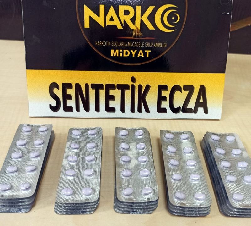 Mardin’de madde bağımlılarına satılan 250 adet kırmızı reçete tableti ele geçirildi
