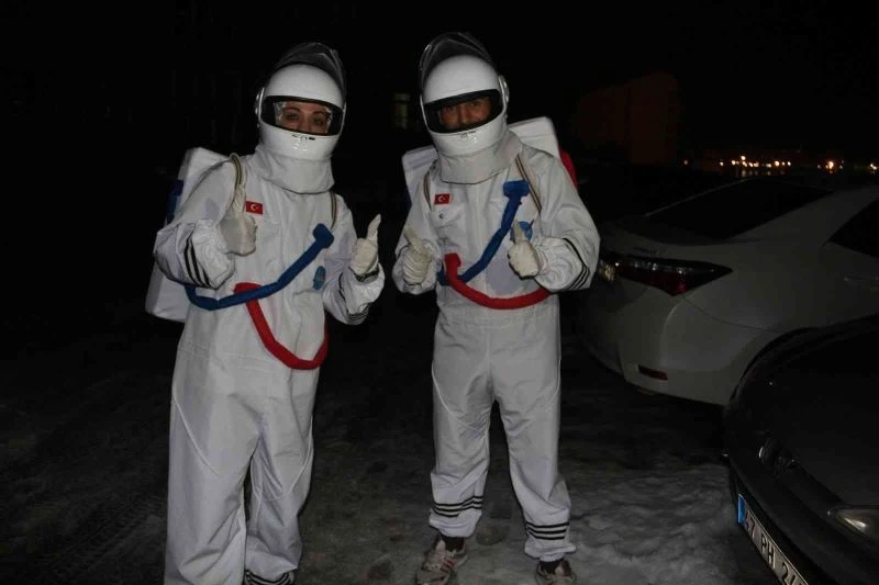 9 yaşındaki Mehmet Ali, astronomi bilgisiyle görenleri şaşırtıyor
