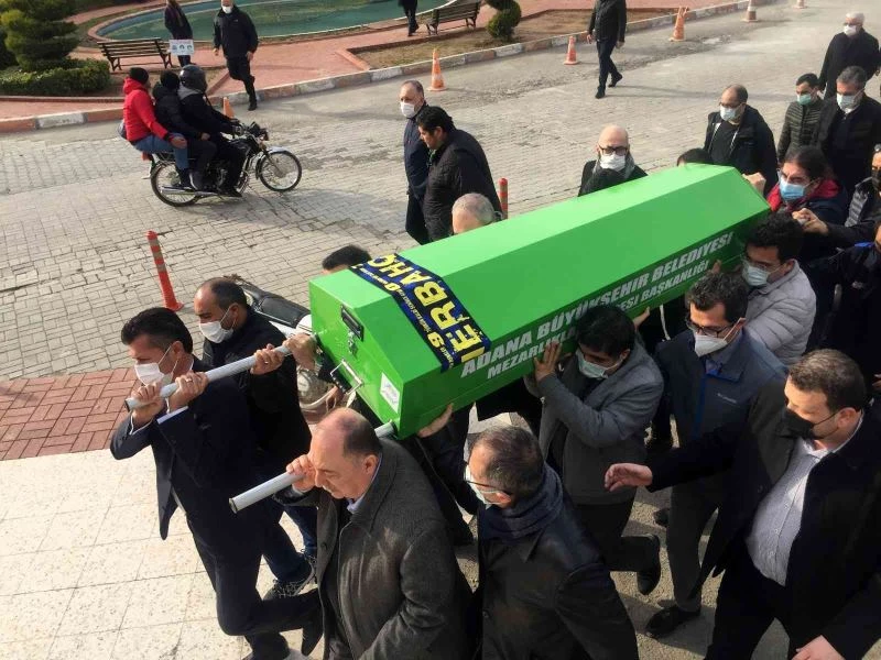 Emre Karayel babasını Fenerbahçe atkısıyla uğurladı
