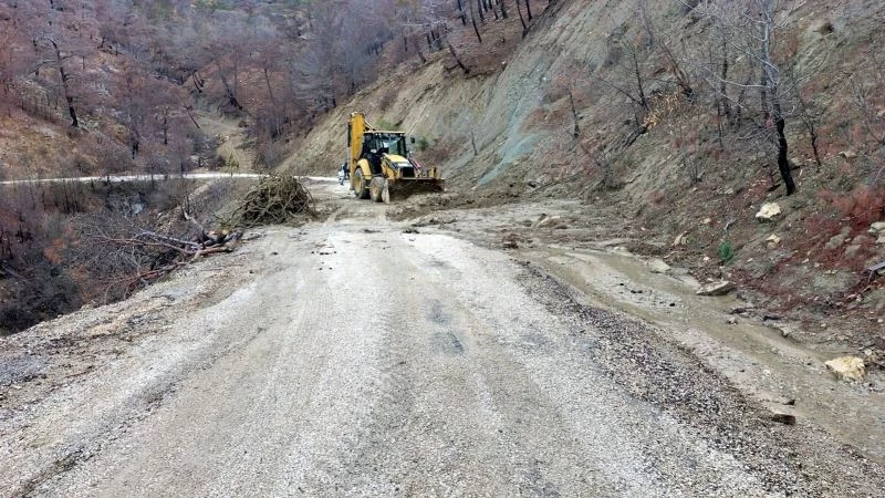 Manavgat’ta şiddetli yağış heyelana sebep oldu
