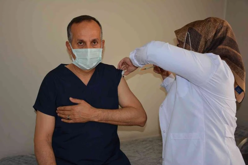 Başkan Saklı 4. doz aşı oldu
