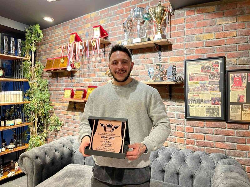 Saç tasarımcısı Hasan Hüseyin Yılmaz’a Eskişehir’in en iyisi ödülü
