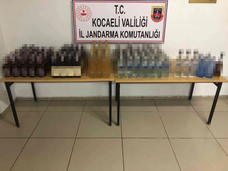 Jandarma ekiplerinden sahte alkol operasyonu: 144 şişe ele geçirildi
