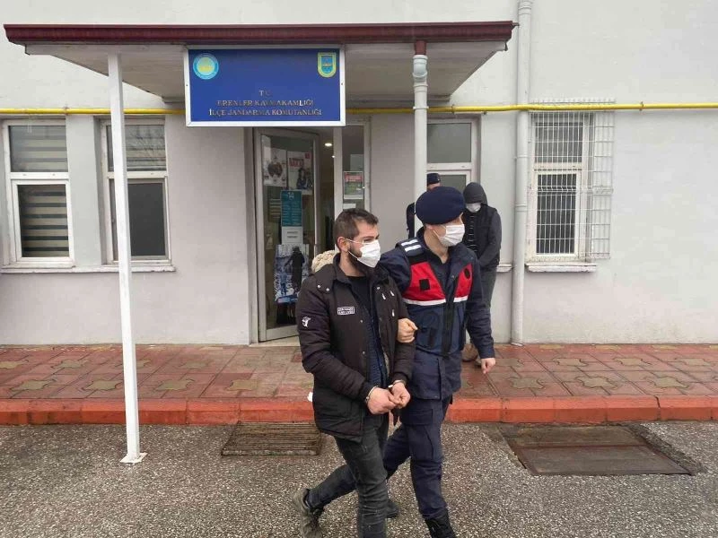 Vinçle konteyner çalarken jandarmaya yakalandı
