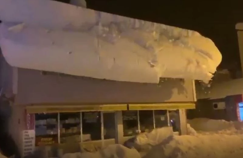 Çatılardaki tehlike kameralara yansıdı
