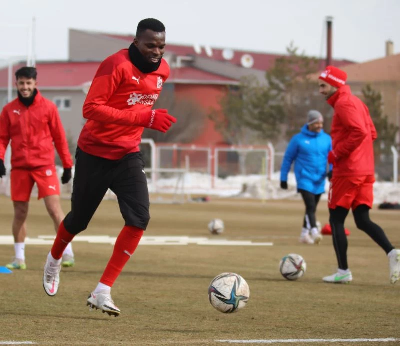 Isaac Cofie, cezalı duruma düştü
