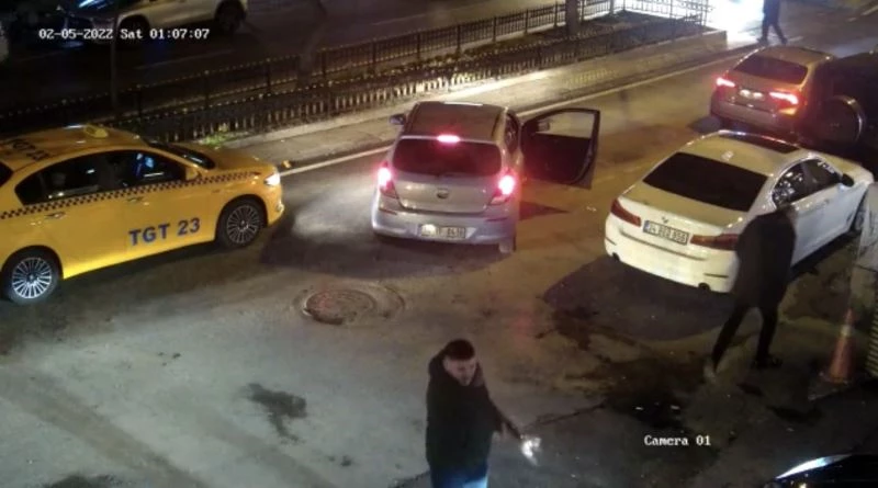 Bebek’te ünlü kafeteryaya silahlı saldırı kamerada: Geçen ay işine son verilmiş
