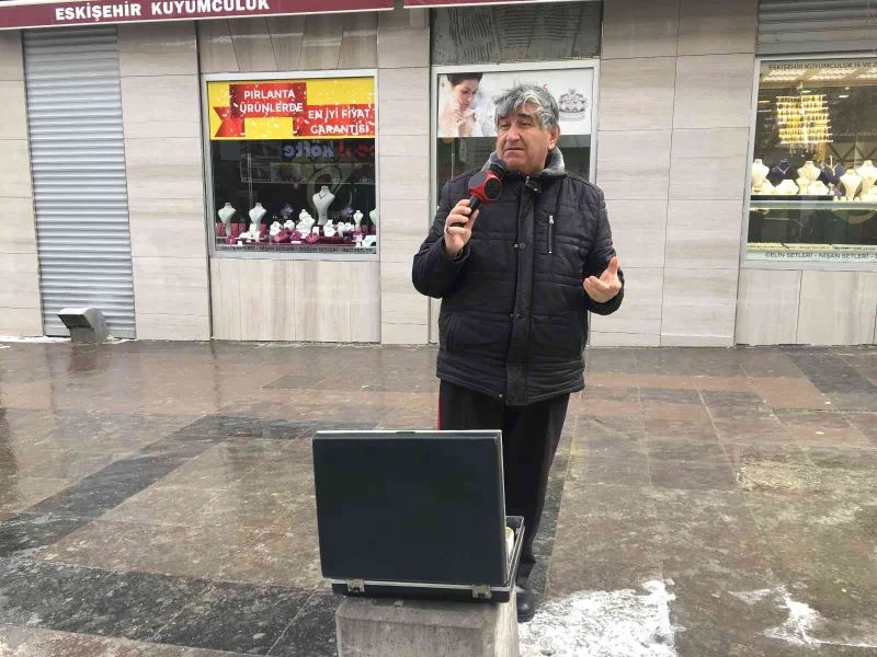 Soğuğa rağmen sanatlarını bırakmıyorlar
