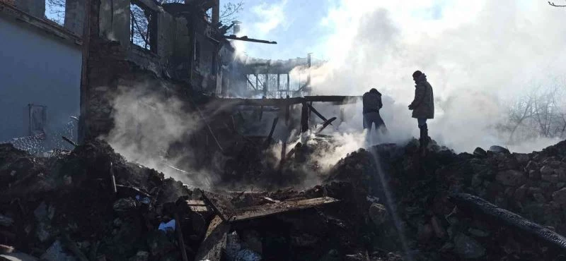 Ev yangınında öldüğü düşünülen kayıp şahıs aranıyor
