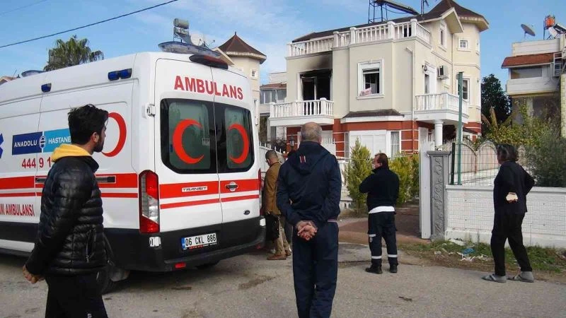 Uyuşturucu bağımlılığından kurtulmak için kendini zincirlediği lüks villada çıkan yangında can verdi
