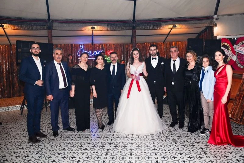 Vali Aksoy nikah şahidi oldu, mutluluklar diledi
