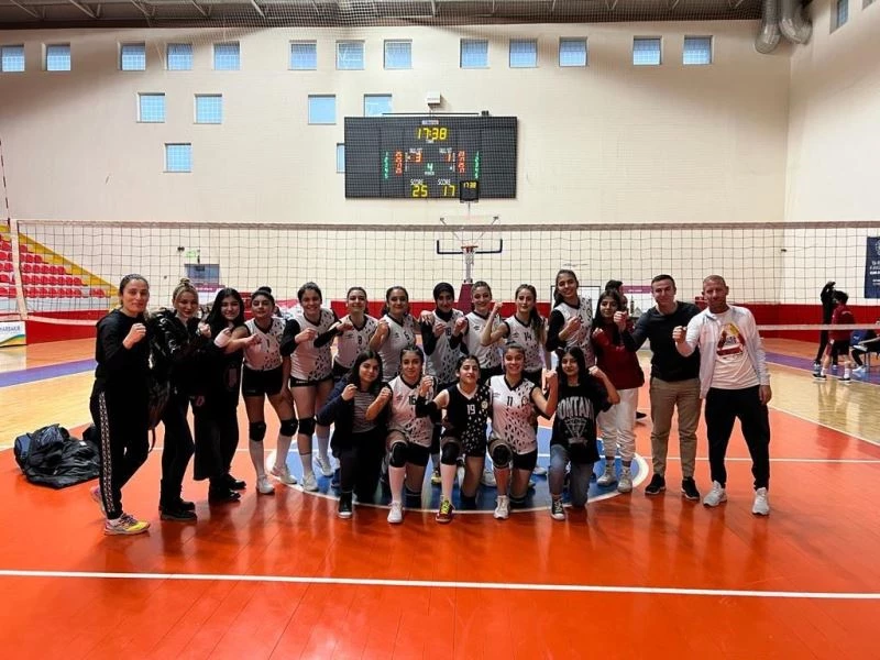 Bağlar Belediyesporlu genç voleybolcular yarı finalde

