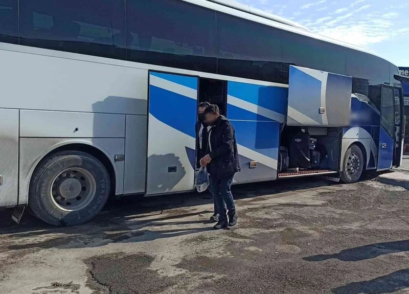 Şehirlerarası otobüsteki yolcunun üzerinden eroin çıktı
