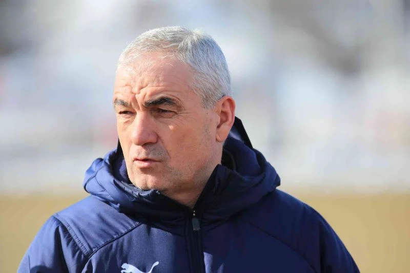 Başarılı teknik adamdan forvet serzenişi 