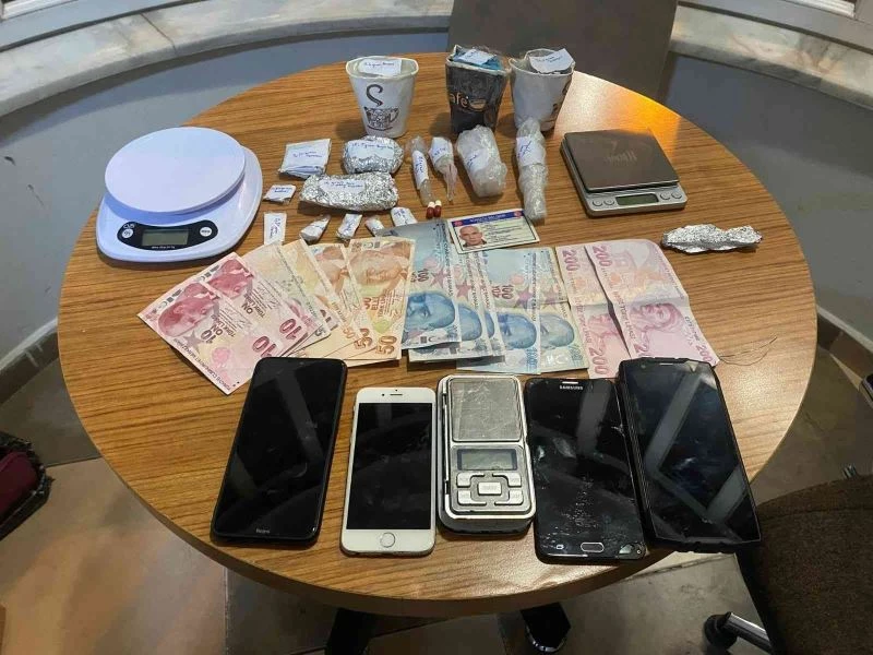 Şişli’de ayakkabı içine zulalanmış uyuşturucu ele geçirildi
