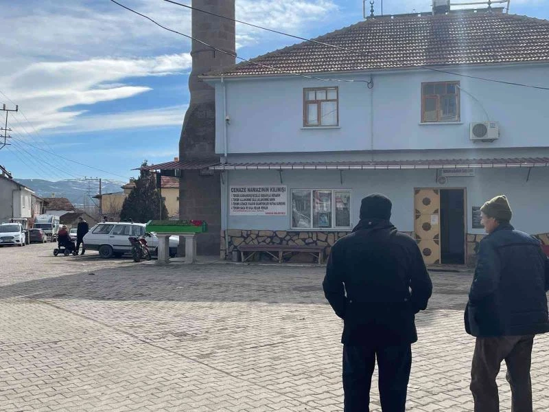 Evinde çıkan yangınında hayatını kaybeden talihsiz adam toprağa verildi
