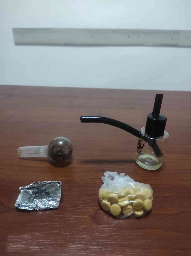 Yakalanan hırsızlık şüphelisinin üzerinden uyuşturucu maddeler çıktı
