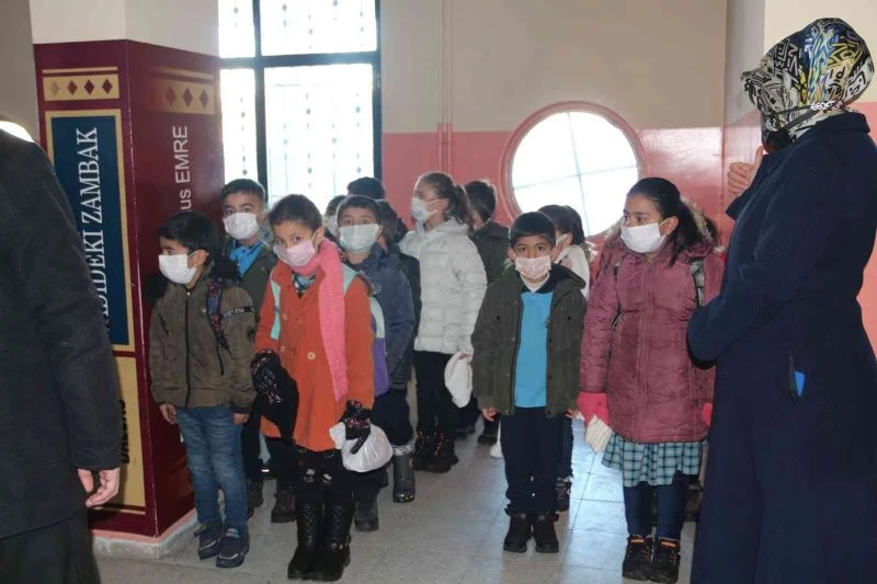 Tatvan’da yarıyıl tatilinin ardından okullar yeniden açıldı
