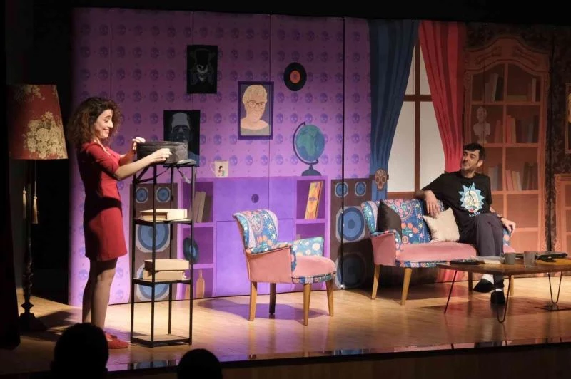 Didimliler hafta sonu tiyatroya doydu
