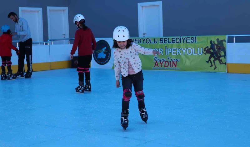 Öğrencilerden buz pistine yoğun ilgi
