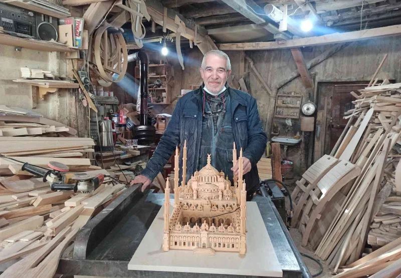 Sultanahmet Camii’nin ahşap maketini yaptı
