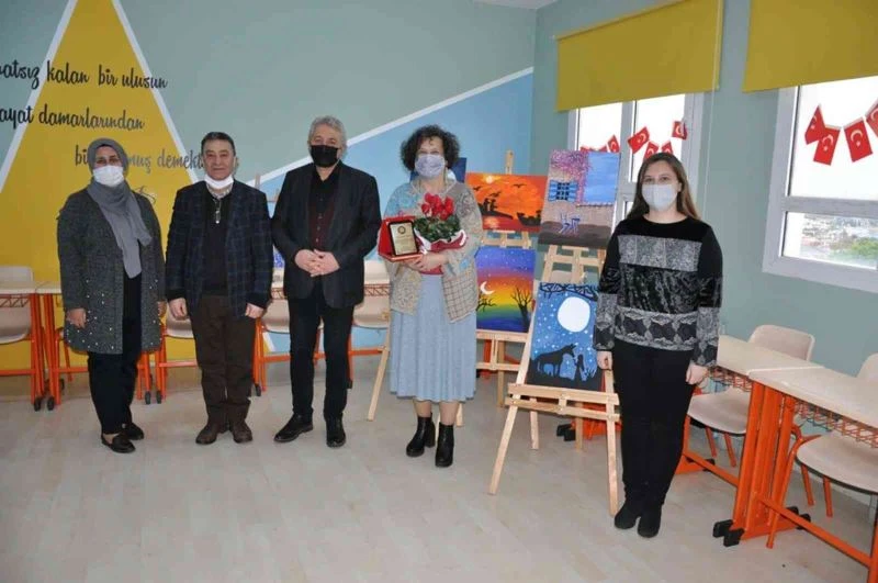 Çeşmeli avukat, eşi anısına ’Görsel Sanatlar Atölyesi’ yaptırdı
