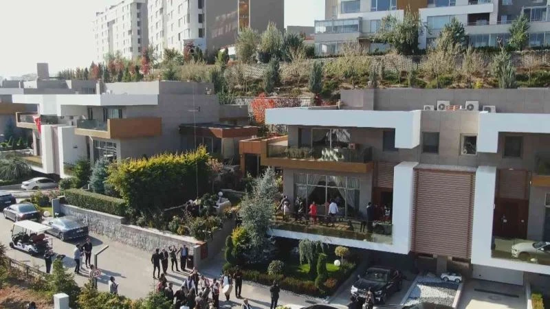 Gelin alma merasiminde drone ile beyaz güller yağdırdı
