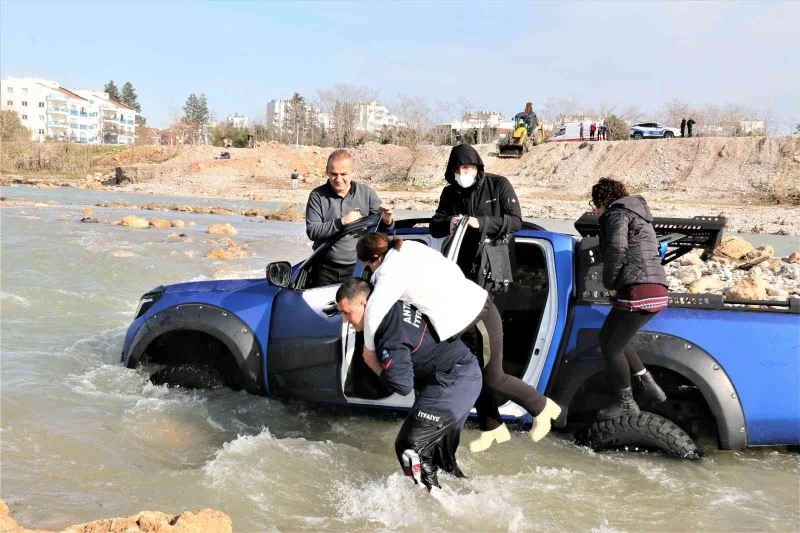 Görüntüyü izleyenlerin ’Kahraman’ dediği itfaiyeci: