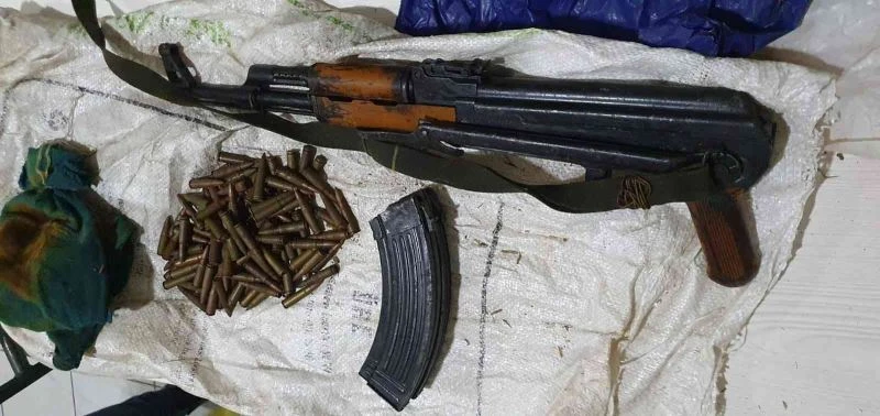 Iğdır’da silah ticaretine darbe: Ticari takside Kalaşnikof silah ele geçirildi
