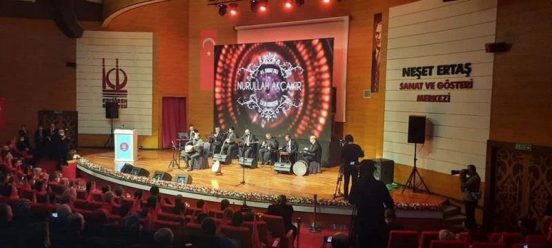 Erzurumlu halk müziği sanatçısı Nurullah Akçayır’ın 41. sanat yılı özel konserine büyük ilgi
