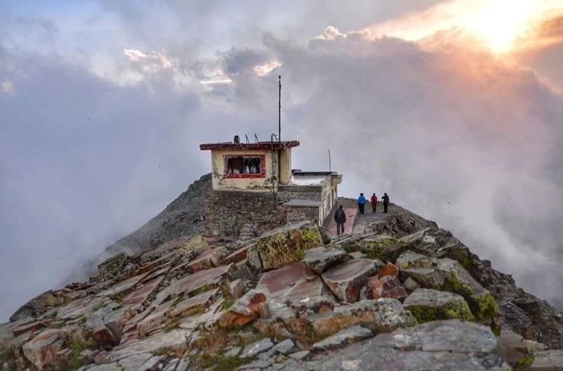 Yangın gözetleme kulesi kar kulesi oldu
