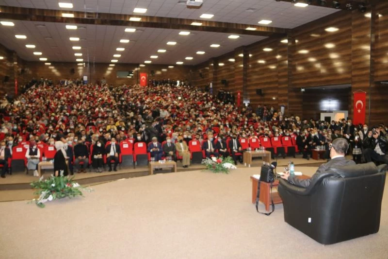 Van’da Hayati İnanç söyleşisine yoğun ilgi
