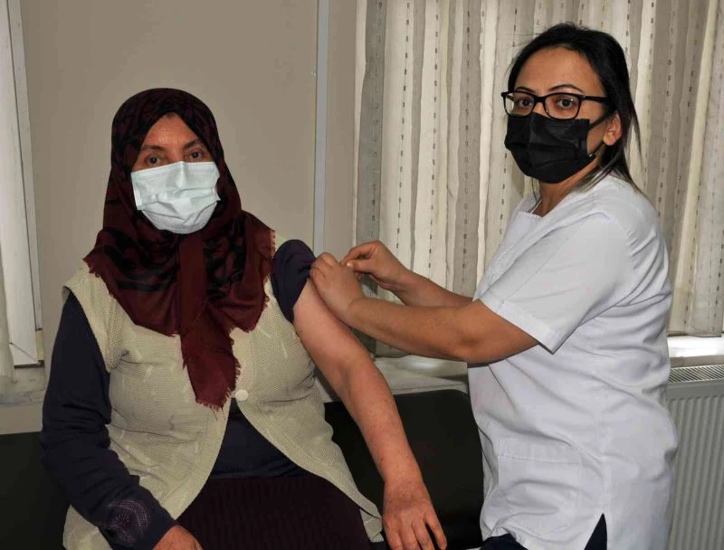 Yerli aşı TURKOVAC, Denizli’de  uygulanmaya başlandı
