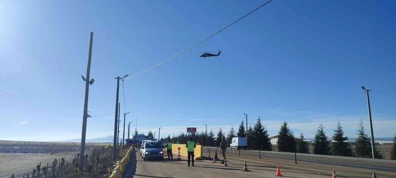 Jandarmadan helikopterli trafik denetimi
