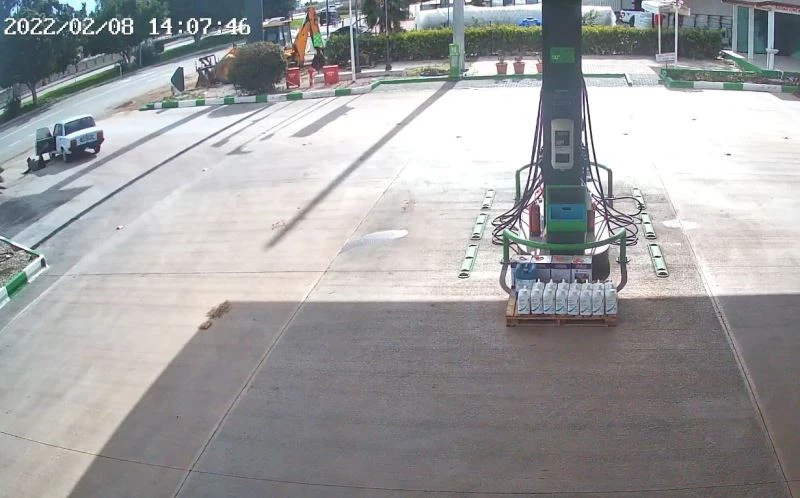 Acemi driftçi kapı açılınca araçtan dışarı uçtu
