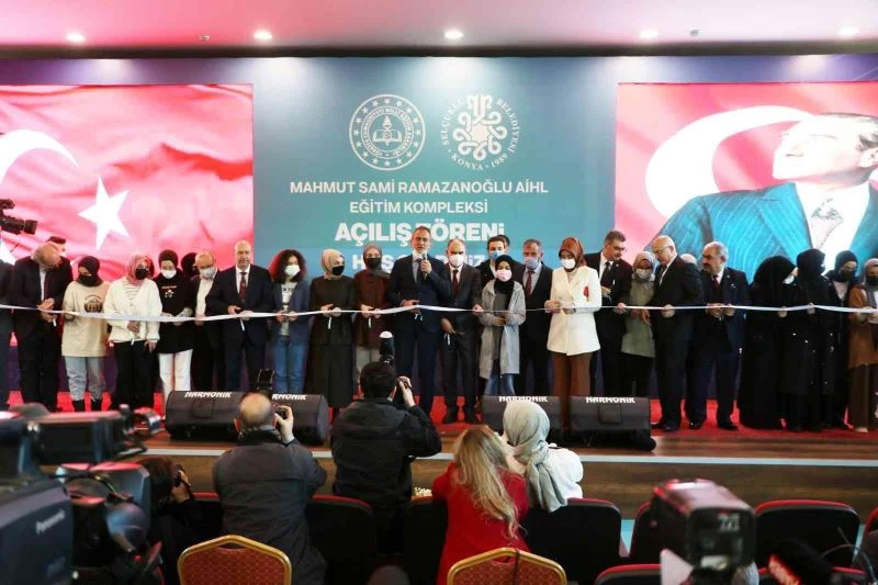 Milli Eğitim Bakanı Özer: 