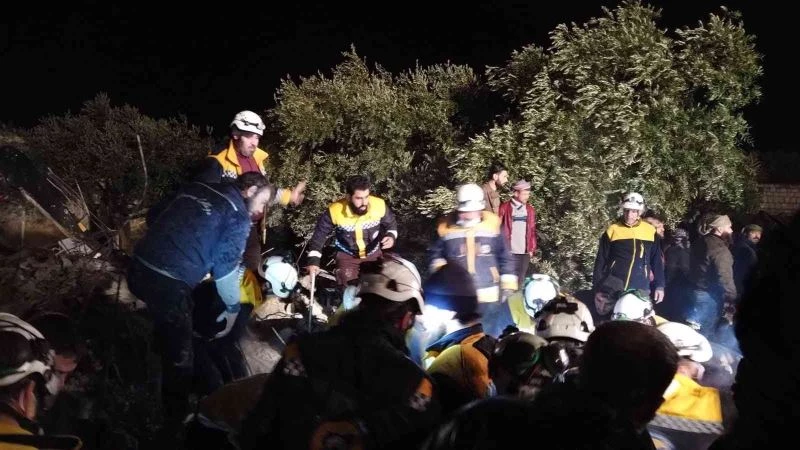 İdilb’de iki katlı binanın çökmesi sonucu 4 kişi enkaz altında kaldı
