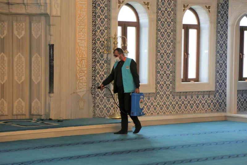 Toroslar’da ibadethanelerin temizliği yapıldı
