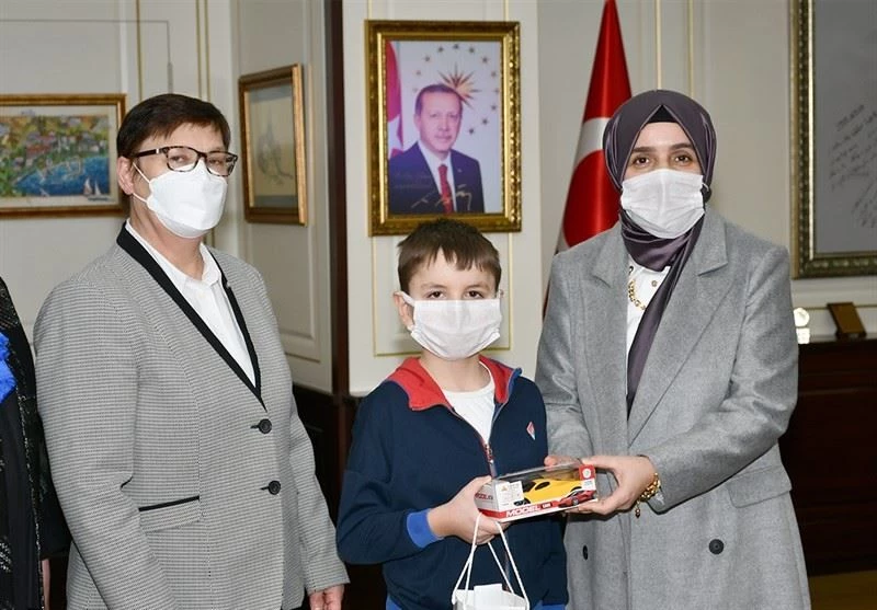 Yaşı küçük gönlü büyük: Harçlığıyla tekerlekli sandalye bağışladı
