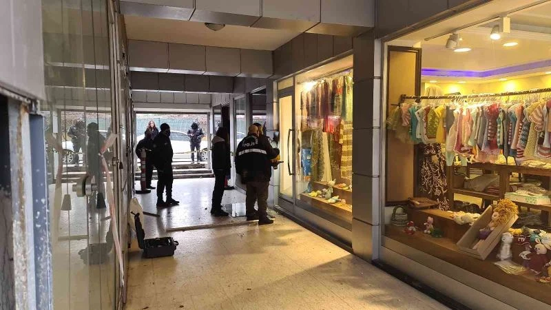 Kültürlü hırsız, bulduğu paraların yanında hikaye ve roman kitaplarını da çaldı
