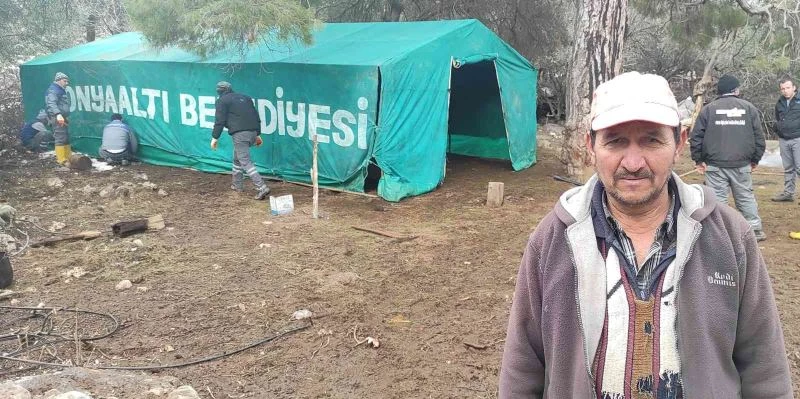 Antalya’da ağılı çöken vatandaşa belediyeden çadır desteği
