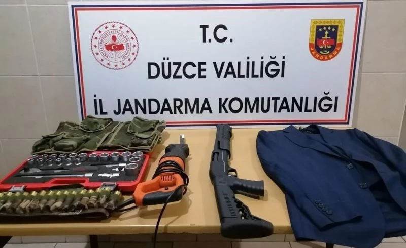 Köylere dadanan hırsızlar yakalandı takım elbise bile çalmışlar
