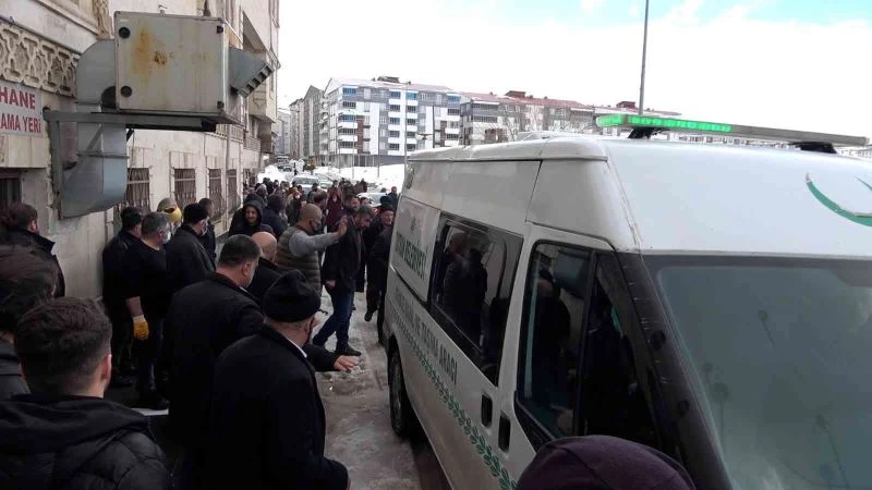 Rusya’da hayatını kaybeden gemi kaptanı Tatvan’da toprağa verildi
