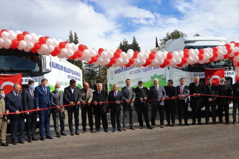 Bakanlığın hibe desteğiyle alınan tırlar Burdur Belediyeler Birliğine teslim edildi