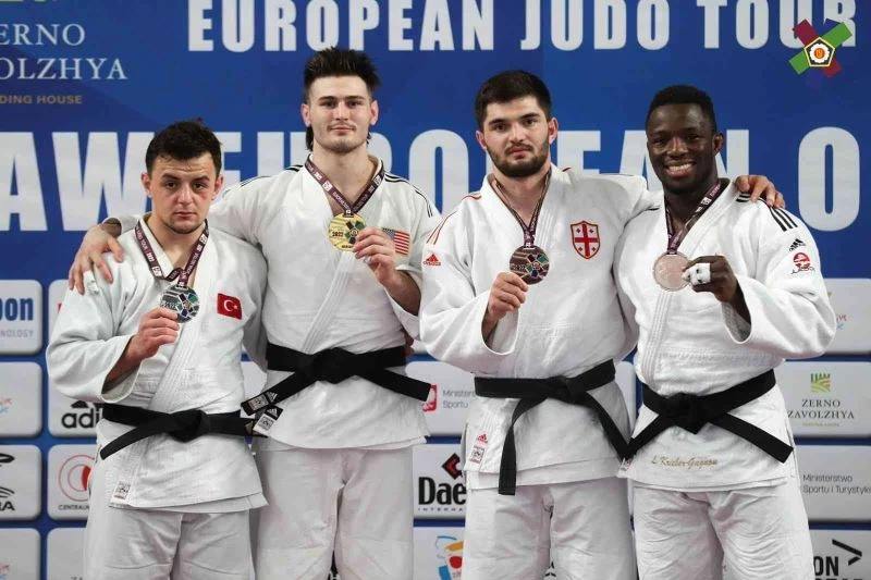 Kocaeli’nin şampiyonları Avrupa kürsüsünde
