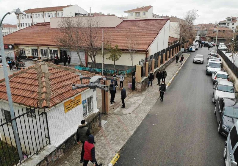 Aksaray’da okul ve öğrenciler dron ile takip edilip denetleniyor
