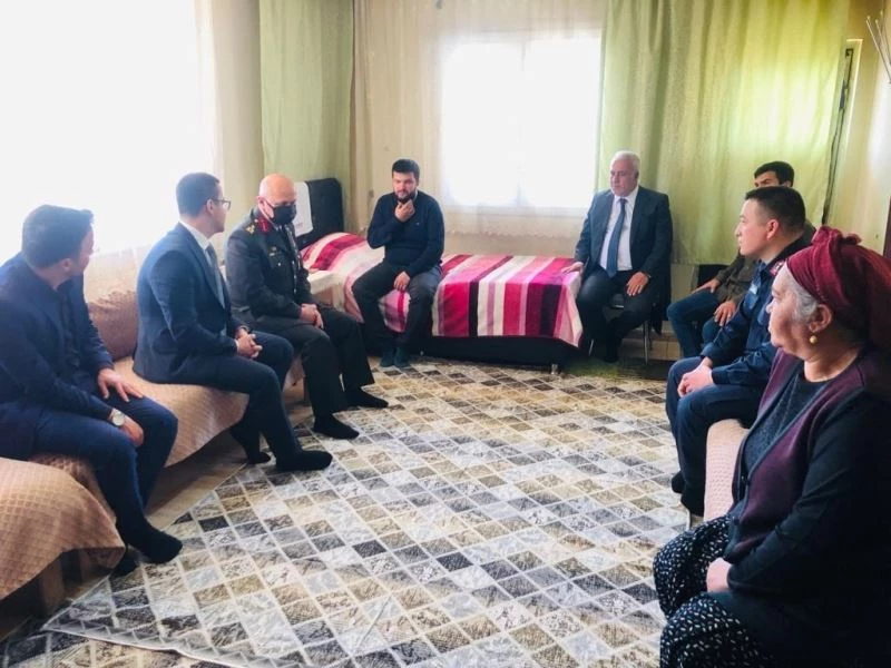 Ahmet Gür’e gazilik rozeti takdim edildi
