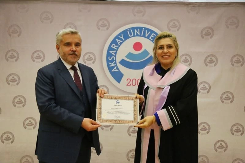 ASÜ’de unvanda yükselen 91 akademisyen cübbelerini giydi
